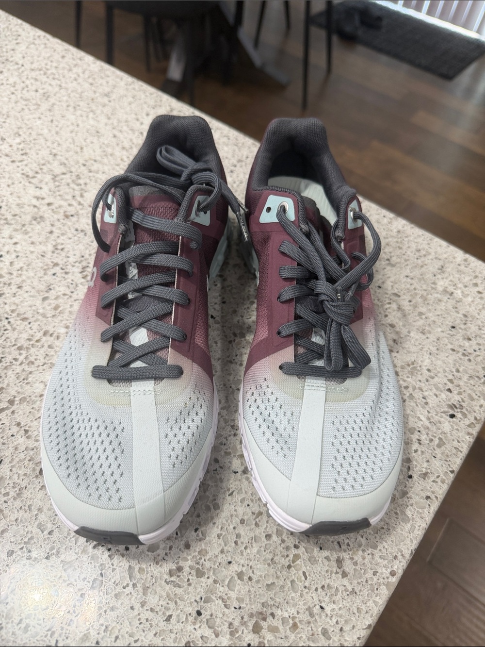 Women’s Gradient Athletic Running Sneakers in Burgundy and Gray